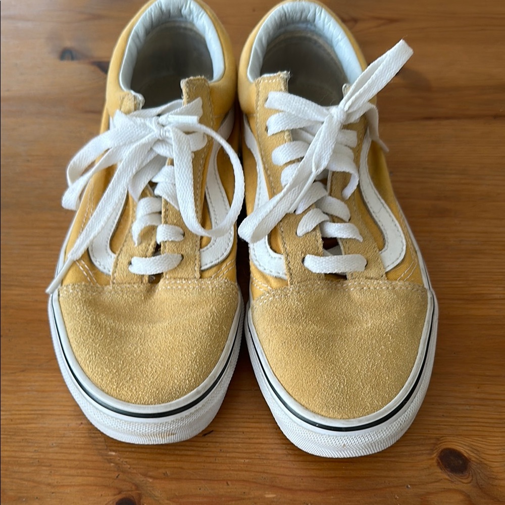 Vans Classic Shoe Yellow - Size 7 ⭐️